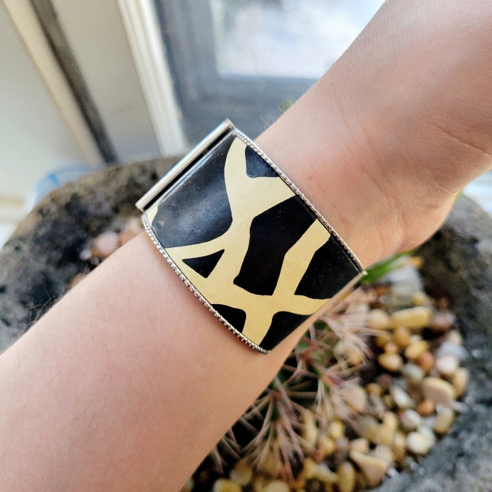 Vintage Varsales Classic Quartz Cuff Watch - Picture 8 of 10